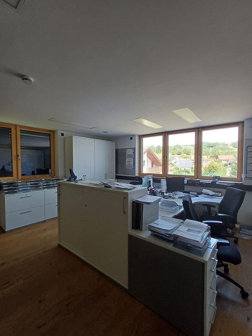 Prodej domu 243 m², pozemek 786 m², Hochbergweg1, Weilheim an der Teck, Bádensko-Württembersko Prodej domu 243 m², pozemek 786 m², Hochbergweg1, Weilheim an der Teck, Bádensko-Württembersko