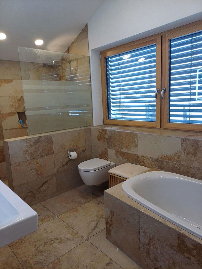 Prodej domu 243 m², pozemek 786 m², Hochbergweg1, Weilheim an der Teck, Bádensko-Württembersko Prodej domu 243 m², pozemek 786 m², Hochbergweg1, Weilheim an der Teck, Bádensko-Württembersko