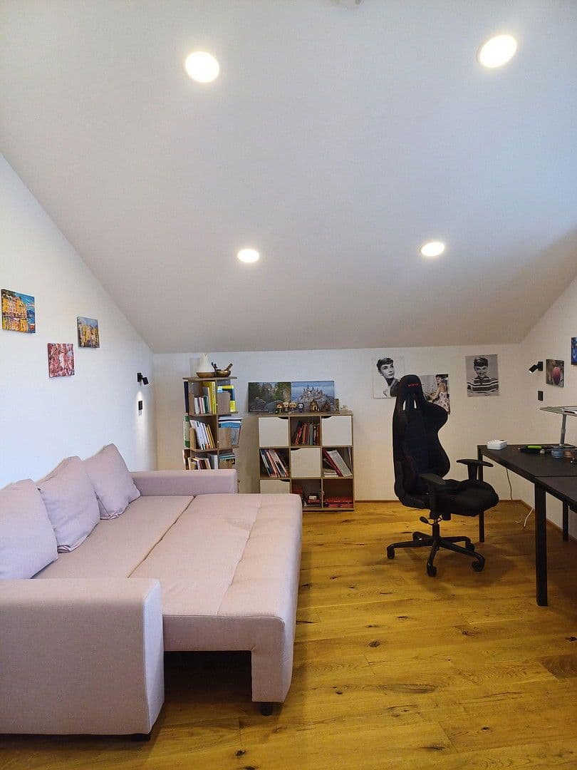 Prodej domu 243 m², pozemek 786 m², Hochbergweg1, Weilheim an der Teck, Bádensko-Württembersko Prodej domu 243 m², pozemek 786 m², Hochbergweg1, Weilheim an der Teck, Bádensko-Württembersko