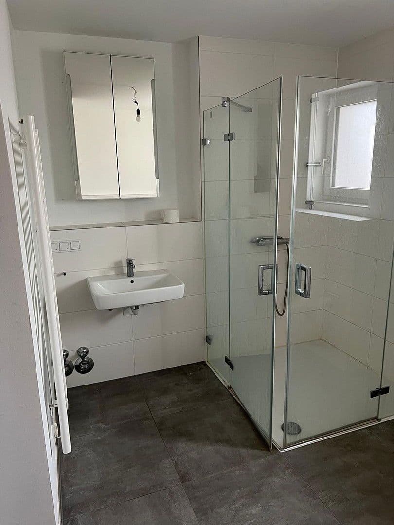 Pronájem bytu 3+1 104 m², Friedrich-Ebert-Straße 40-1, Seeheim-Jugenheim, Hessen Pronájem bytu 3+1 104 m², Friedrich-Ebert-Straße 40-1, Seeheim-Jugenheim, Hessen