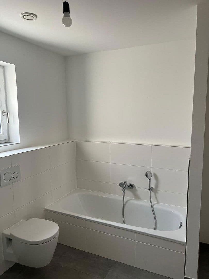 Pronájem bytu 3+1 104 m², Friedrich-Ebert-Straße 40-1, Seeheim-Jugenheim, Hessen Pronájem bytu 3+1 104 m², Friedrich-Ebert-Straße 40-1, Seeheim-Jugenheim, Hessen