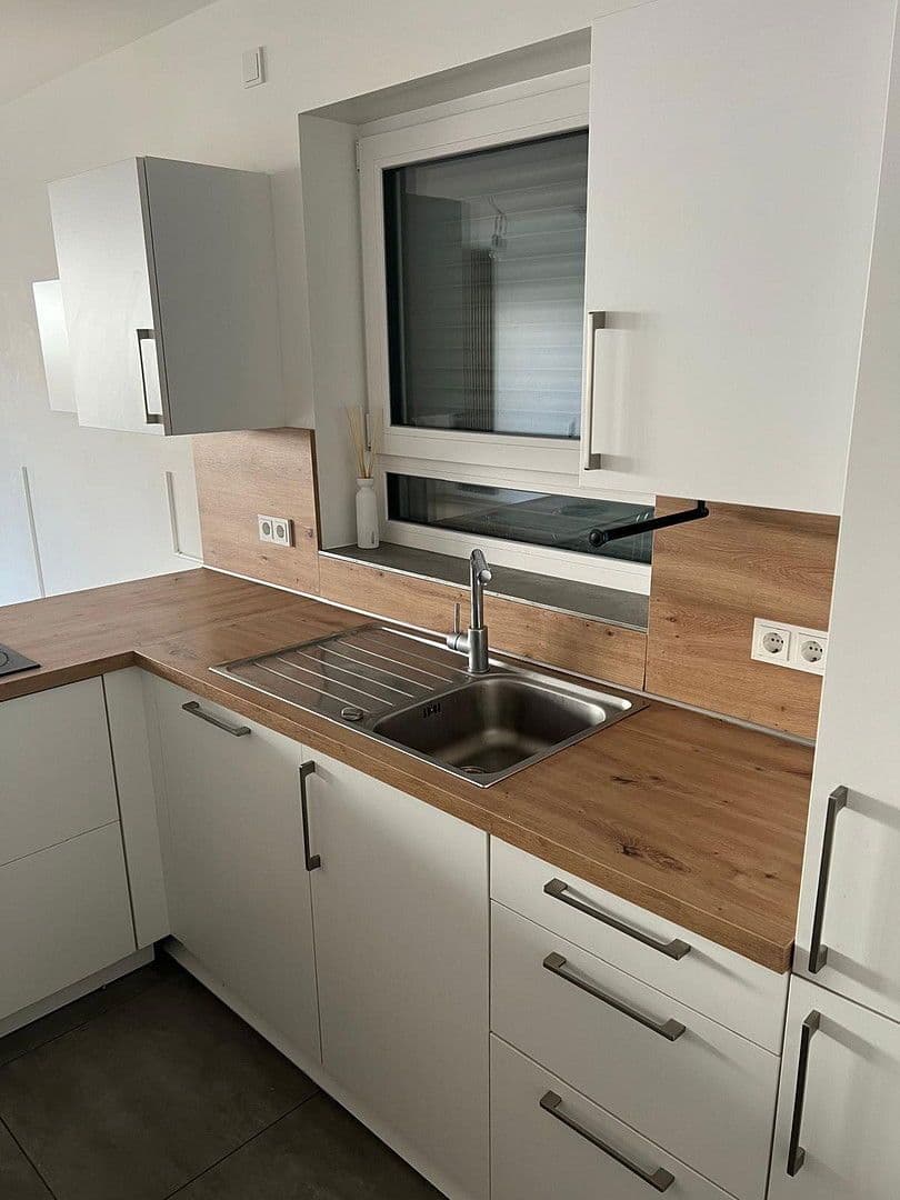 Pronájem bytu 3+1 104 m², Friedrich-Ebert-Straße 40-1, Seeheim-Jugenheim, Hessen Pronájem bytu 3+1 104 m², Friedrich-Ebert-Straße 40-1, Seeheim-Jugenheim, Hessen