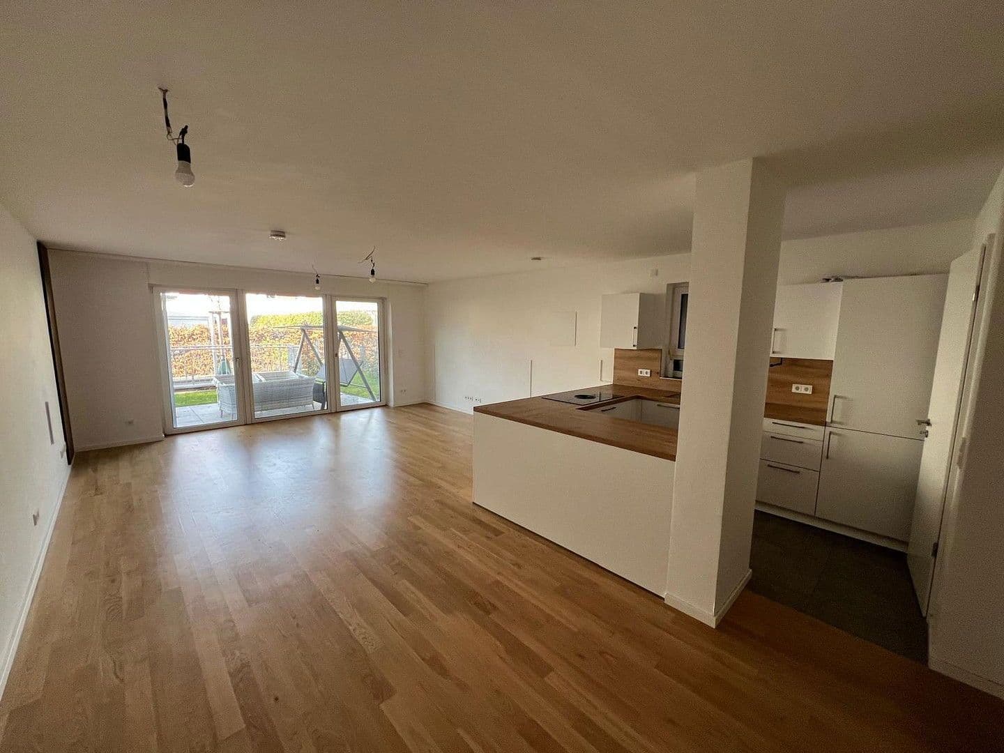 Pronájem bytu 3+1 104 m², Friedrich-Ebert-Straße 40-1, Seeheim-Jugenheim, Hessen Pronájem bytu 3+1 104 m², Friedrich-Ebert-Straße 40-1, Seeheim-Jugenheim, Hessen