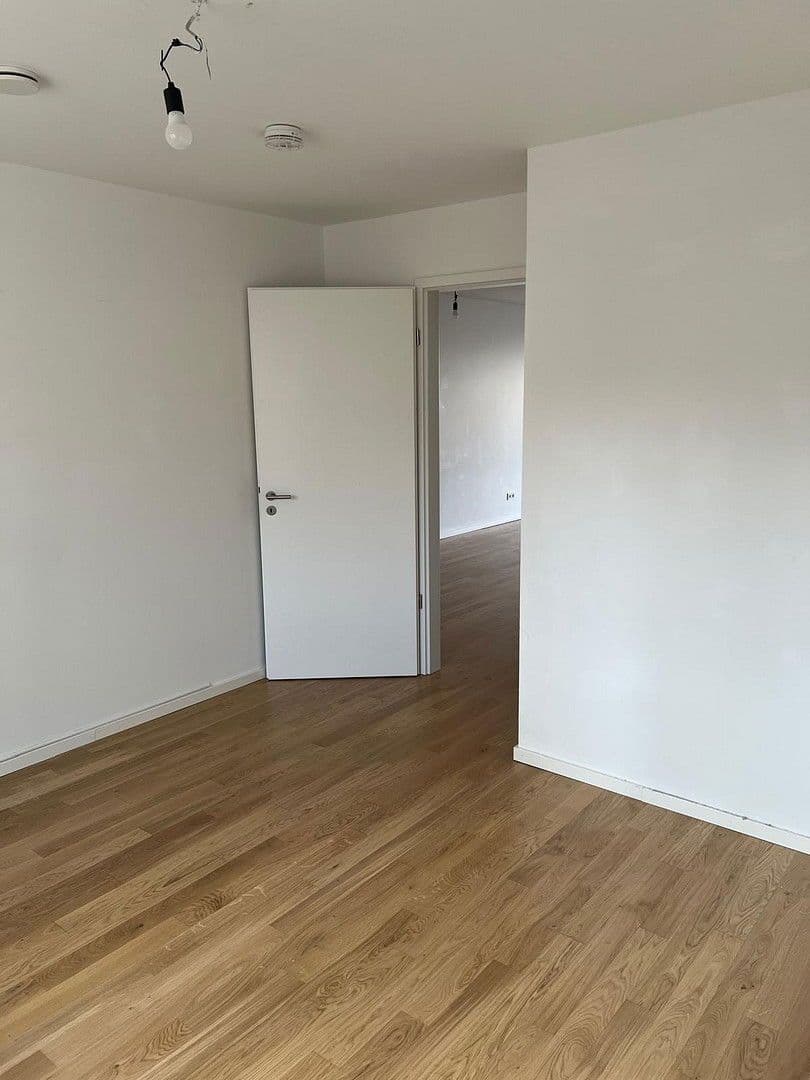 Pronájem bytu 3+1 104 m², Friedrich-Ebert-Straße 40-1, Seeheim-Jugenheim, Hessen Pronájem bytu 3+1 104 m², Friedrich-Ebert-Straße 40-1, Seeheim-Jugenheim, Hessen