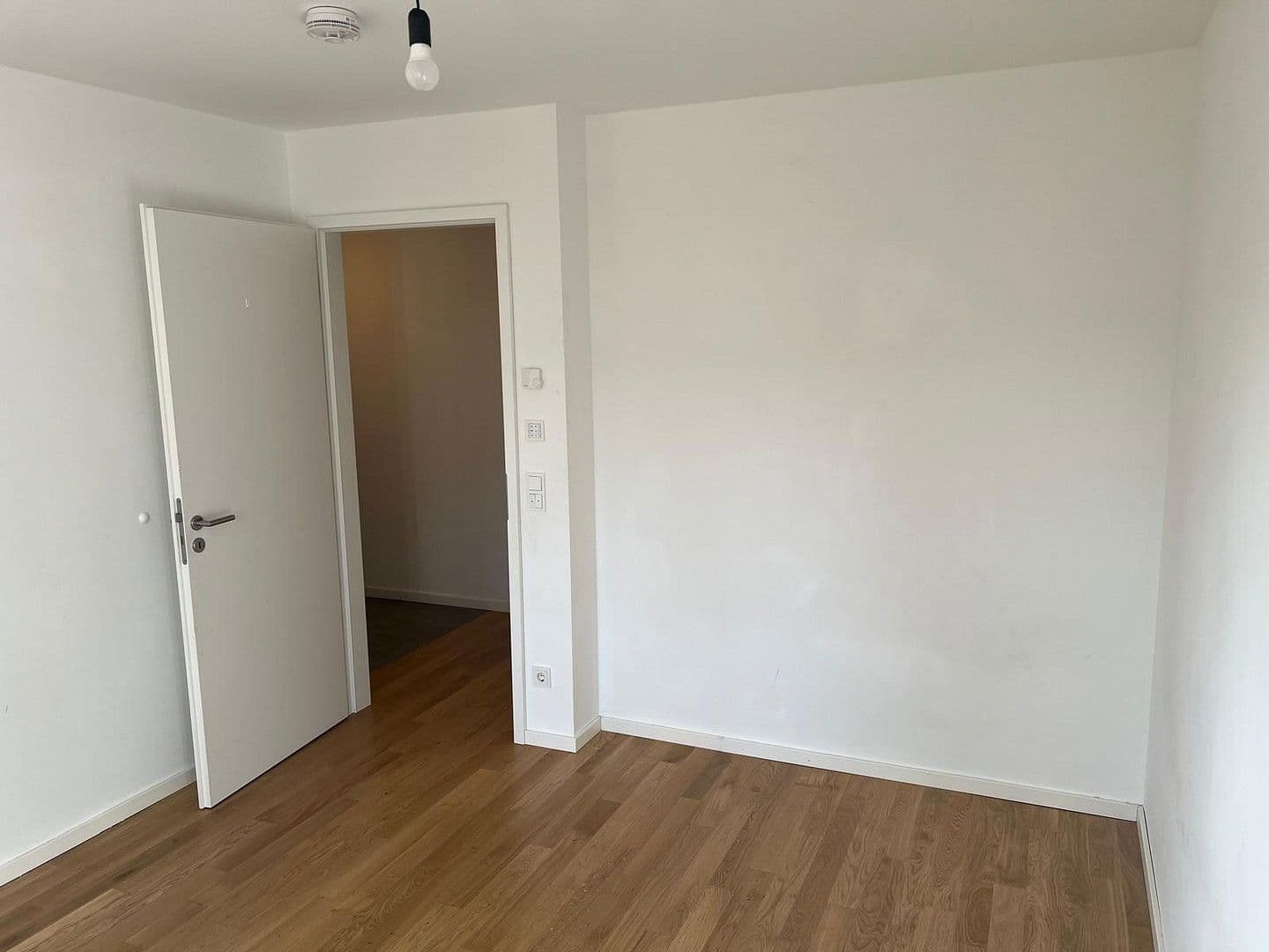Pronájem bytu 3+1 104 m², Friedrich-Ebert-Straße 40-1, Seeheim-Jugenheim, Hessen Pronájem bytu 3+1 104 m², Friedrich-Ebert-Straße 40-1, Seeheim-Jugenheim, Hessen