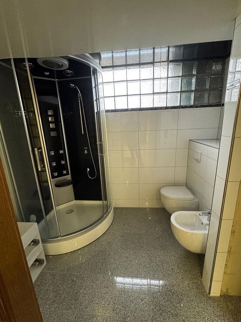 Pronájem bytu 4+1 140 m², Kaiserslautern, Porýní-Falc Pronájem bytu 4+1 140 m², Kaiserslautern, Porýní-Falc