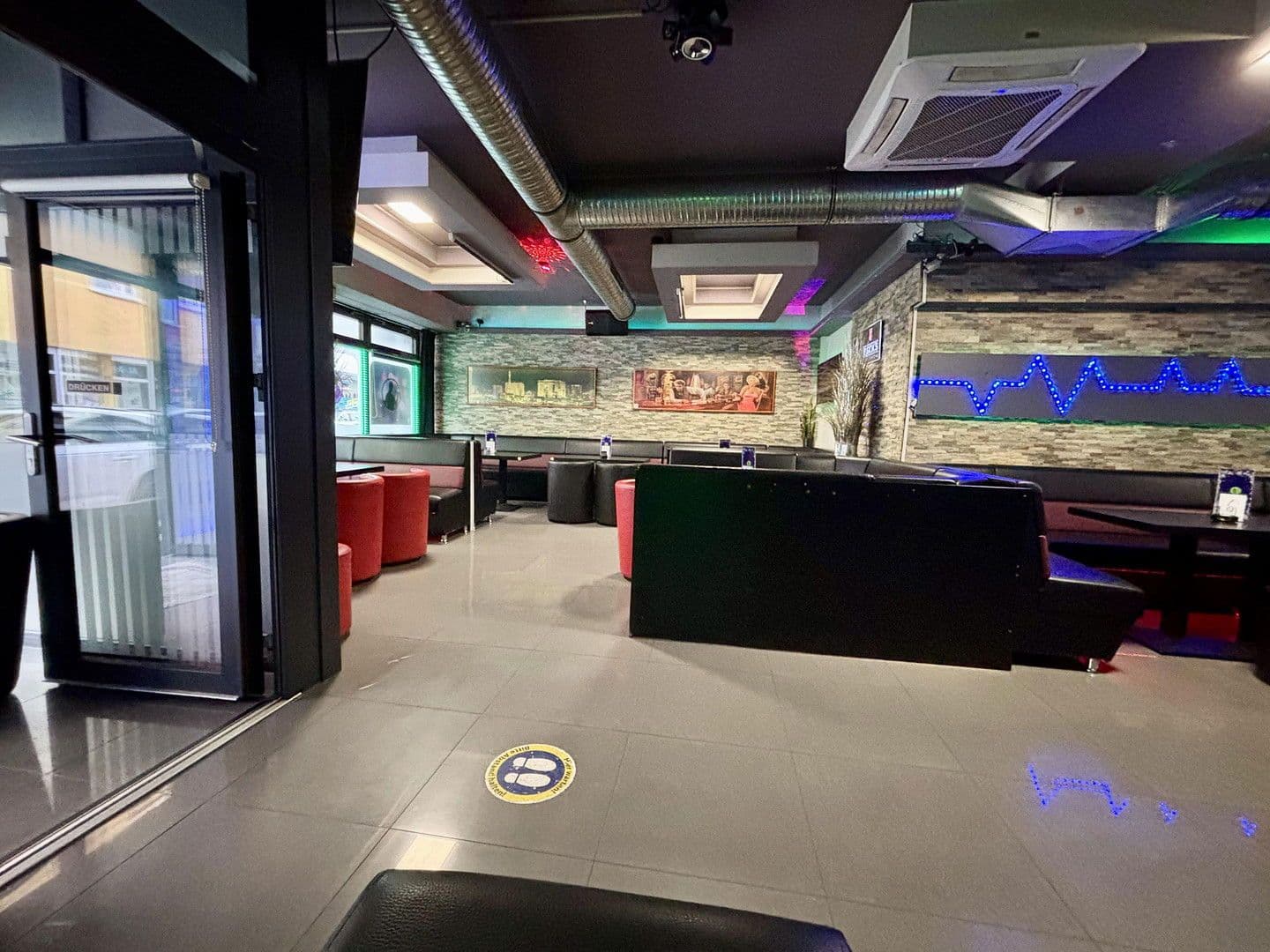 Pronájem nebytového prostoru 165 m², Mannheim, Bádensko-Württembersko Pronájem nebytového prostoru 165 m², Mannheim, Bádensko-Württembersko