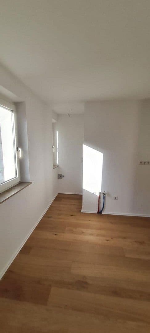 Pronájem bytu 2+1 52 m², Jos.-Otto-Kolb-Straße 15, Ebermannstadt, Bavorsko Pronájem bytu 2+1 52 m², Jos.-Otto-Kolb-Straße 15, Ebermannstadt, Bavorsko