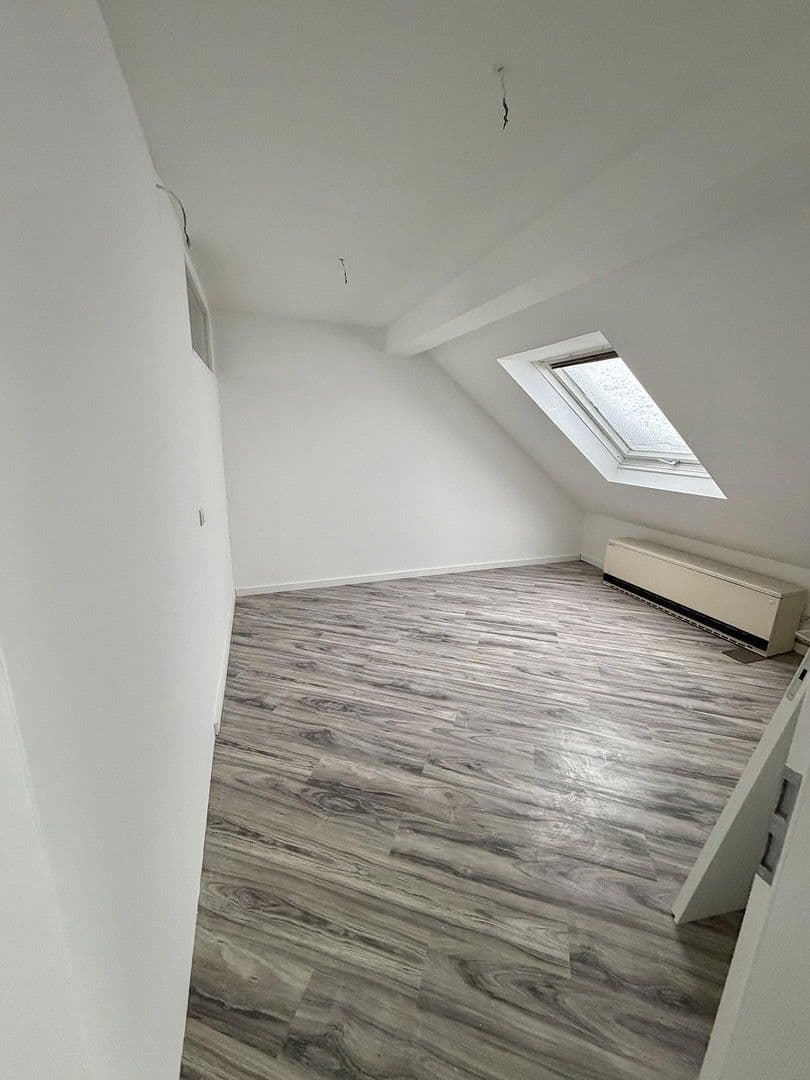 Pronájem bytu 5+1 85 m², Am Brögel 4, Wuppertal, Severní Porýní-Vestfálsko Pronájem bytu 5+1 85 m², Am Brögel 4, Wuppertal, Severní Porýní-Vestfálsko