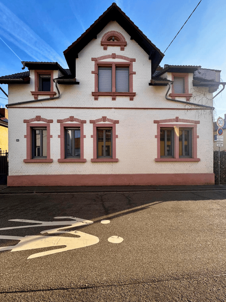 Prodej domu 211 m², pozemek 658 m², Alsheim, Porýní-Falc Prodej domu 211 m², pozemek 658 m², Alsheim, Porýní-Falc