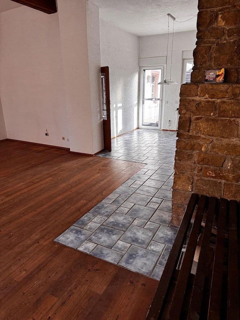 Prodej domu 211 m², pozemek 658 m², Alsheim, Porýní-Falc Prodej domu 211 m², pozemek 658 m², Alsheim, Porýní-Falc