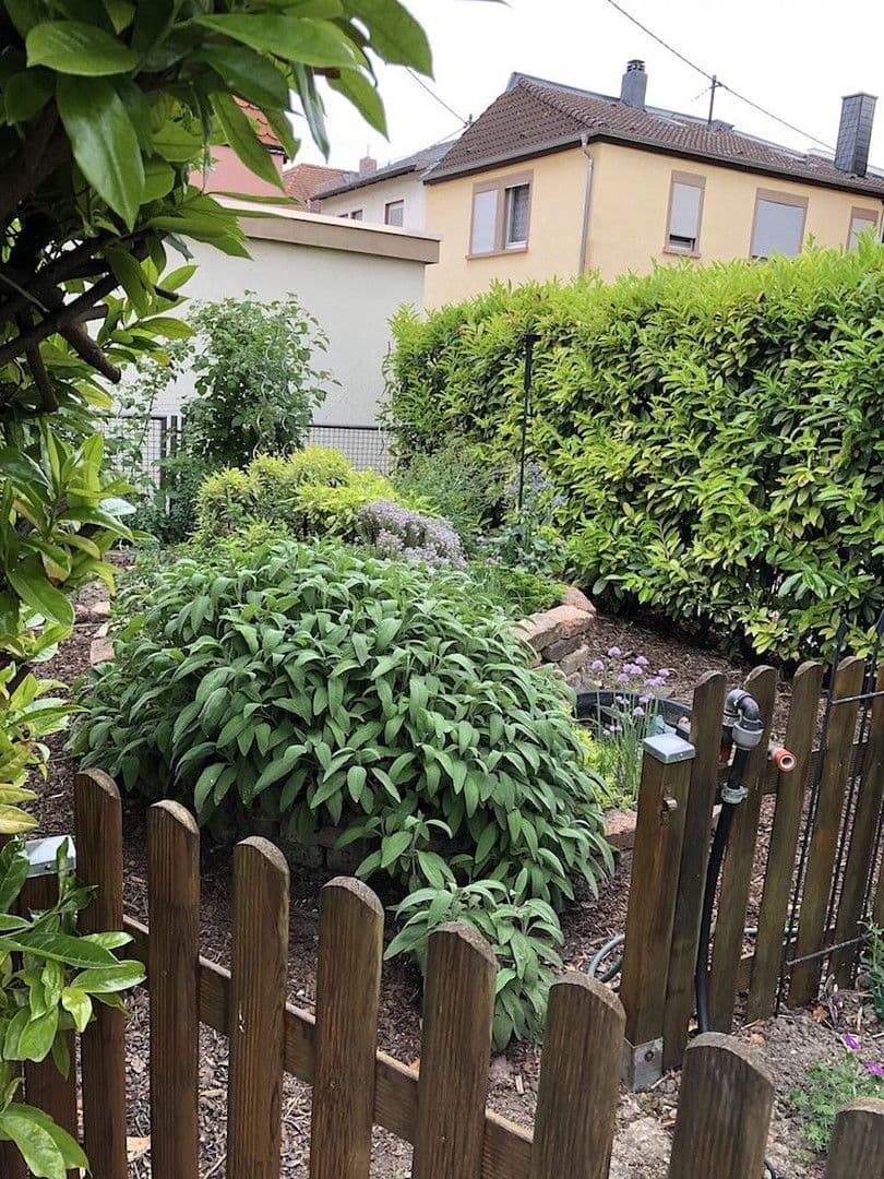 Prodej domu 211 m², pozemek 658 m², Alsheim, Porýní-Falc Prodej domu 211 m², pozemek 658 m², Alsheim, Porýní-Falc