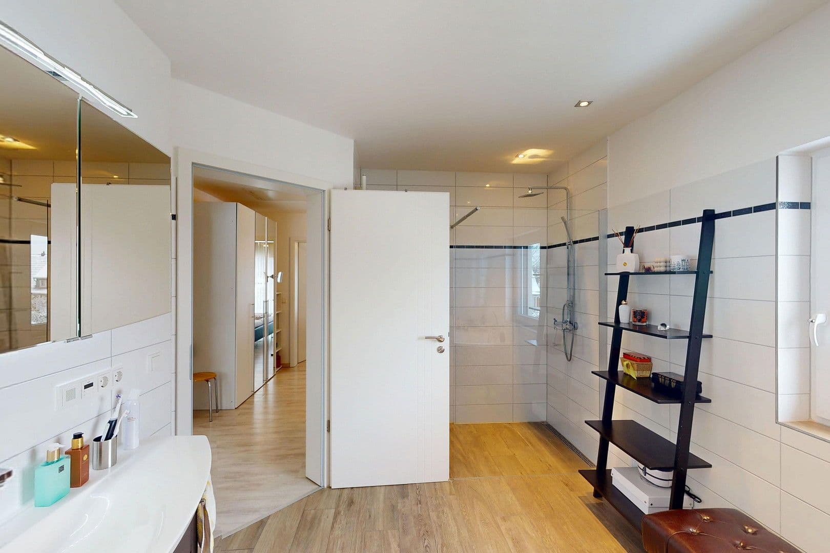 Prodej domu 216 m², pozemek 1.023 m², Waldemar Bonsels Weg 81, Ahrensburg, Šlesvicko-Holštýnsko Prodej domu 216 m², pozemek 1.023 m², Waldemar Bonsels Weg 81, Ahrensburg, Šlesvicko-Holštýnsko