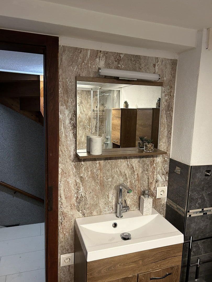 Pronájem domu 140 m², pozemek 200 m², Wiesenbach, Bádensko-Württembersko Pronájem domu 140 m², pozemek 200 m², Wiesenbach, Bádensko-Württembersko