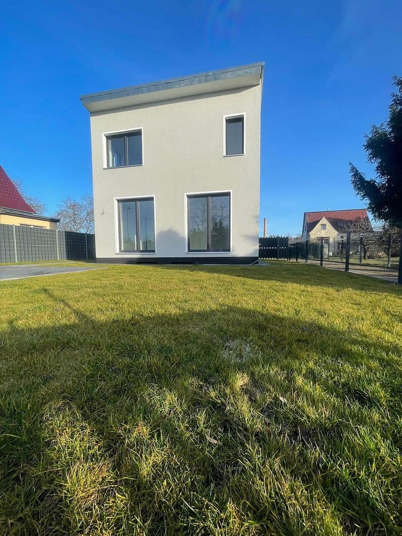 Prodej domu 157 m², pozemek 300 m², Jacob- Burckhardt- Straße 6, Blankenfelde-Mahlow, Braniborsko Prodej domu 157 m², pozemek 300 m², Jacob- Burckhardt- Straße 6, Blankenfelde-Mahlow, Braniborsko