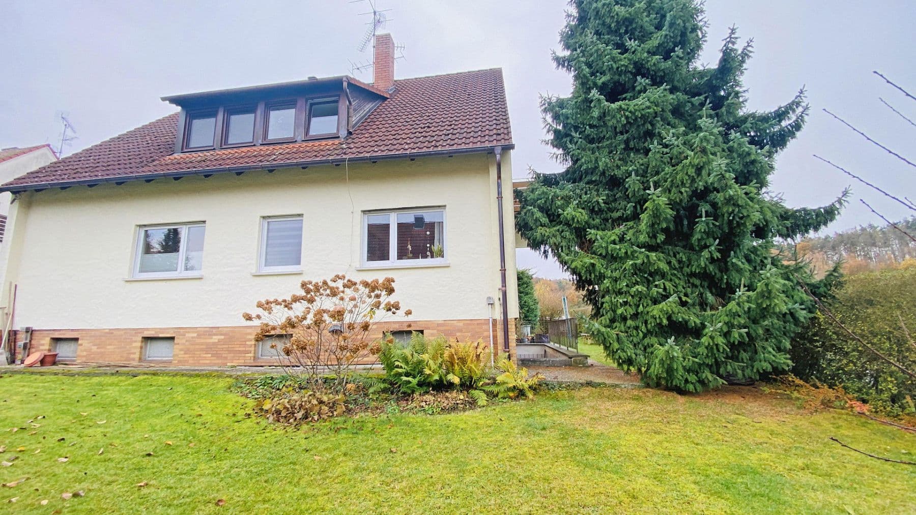 Prodej domu 164 m², pozemek 600 m², Veitsbronn, Bavorsko Prodej domu 164 m², pozemek 600 m², Veitsbronn, Bavorsko
