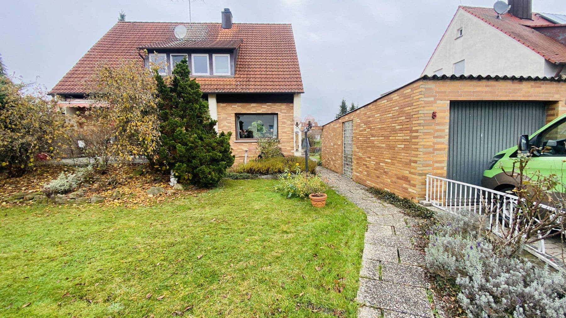 Prodej domu 164 m², pozemek 600 m², Veitsbronn, Bavorsko Prodej domu 164 m², pozemek 600 m², Veitsbronn, Bavorsko