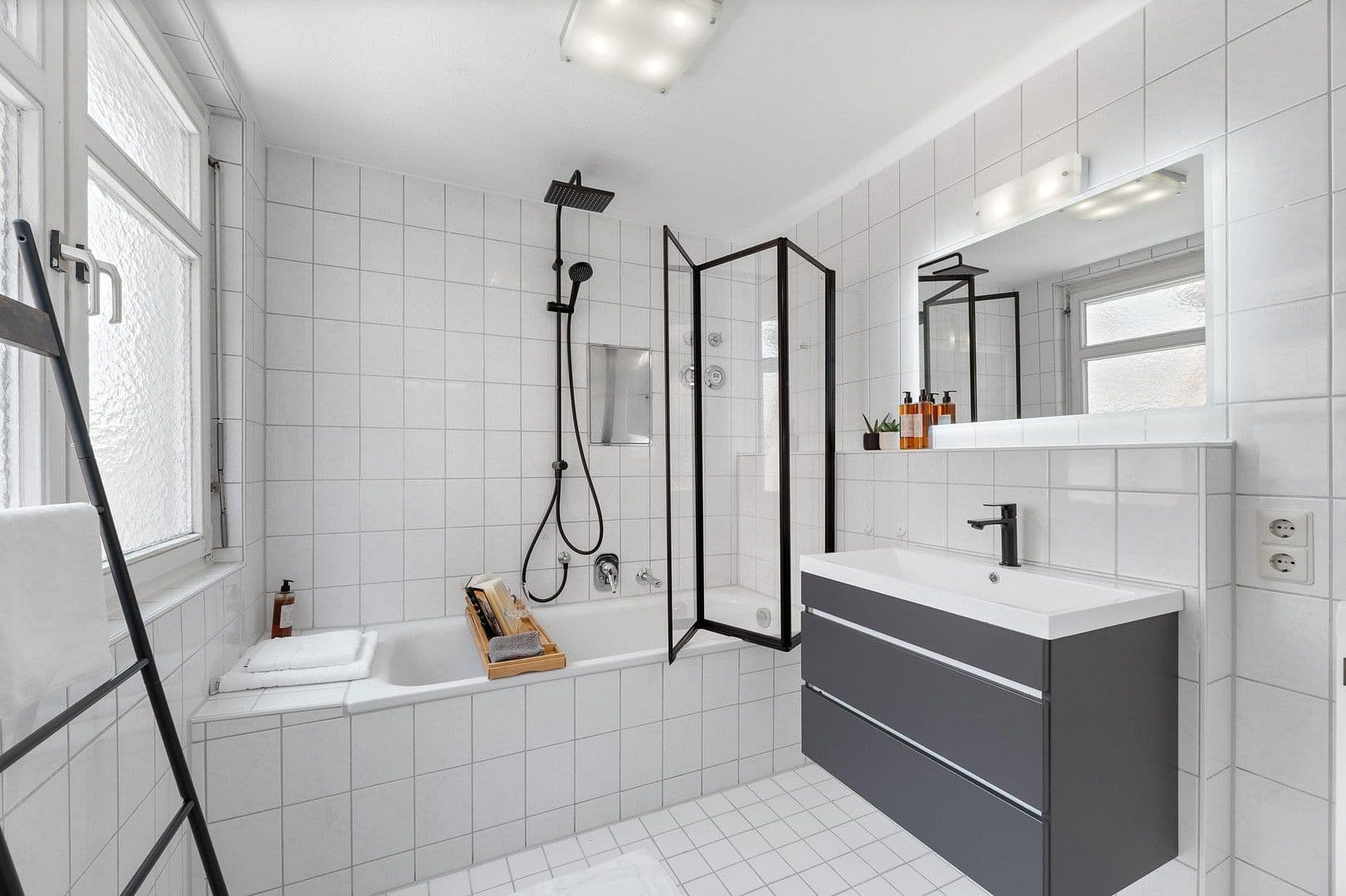 Pronájem bytu 2+kk 92 m², Am Kronenhof 29, Esslingen am Neckar, Bádensko-Württembersko Pronájem bytu 2+kk 92 m², Am Kronenhof 29, Esslingen am Neckar, Bádensko-Württembersko