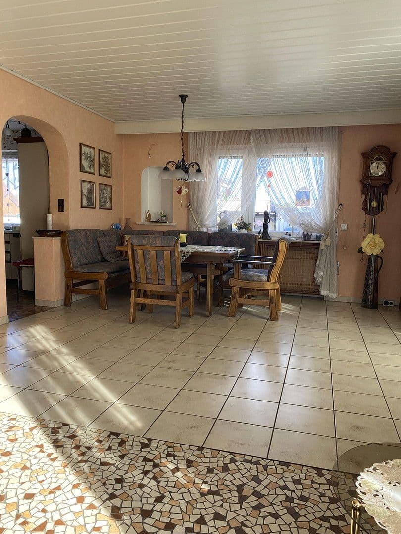 Prodej domu 229 m², pozemek 689 m², Westallee 9, Mogendorf, Porýní-Falc Prodej domu 229 m², pozemek 689 m², Westallee 9, Mogendorf, Porýní-Falc