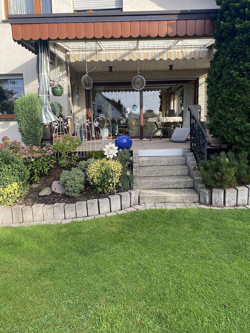 Prodej domu 229 m², pozemek 689 m², Westallee 9, Mogendorf, Porýní-Falc Prodej domu 229 m², pozemek 689 m², Westallee 9, Mogendorf, Porýní-Falc