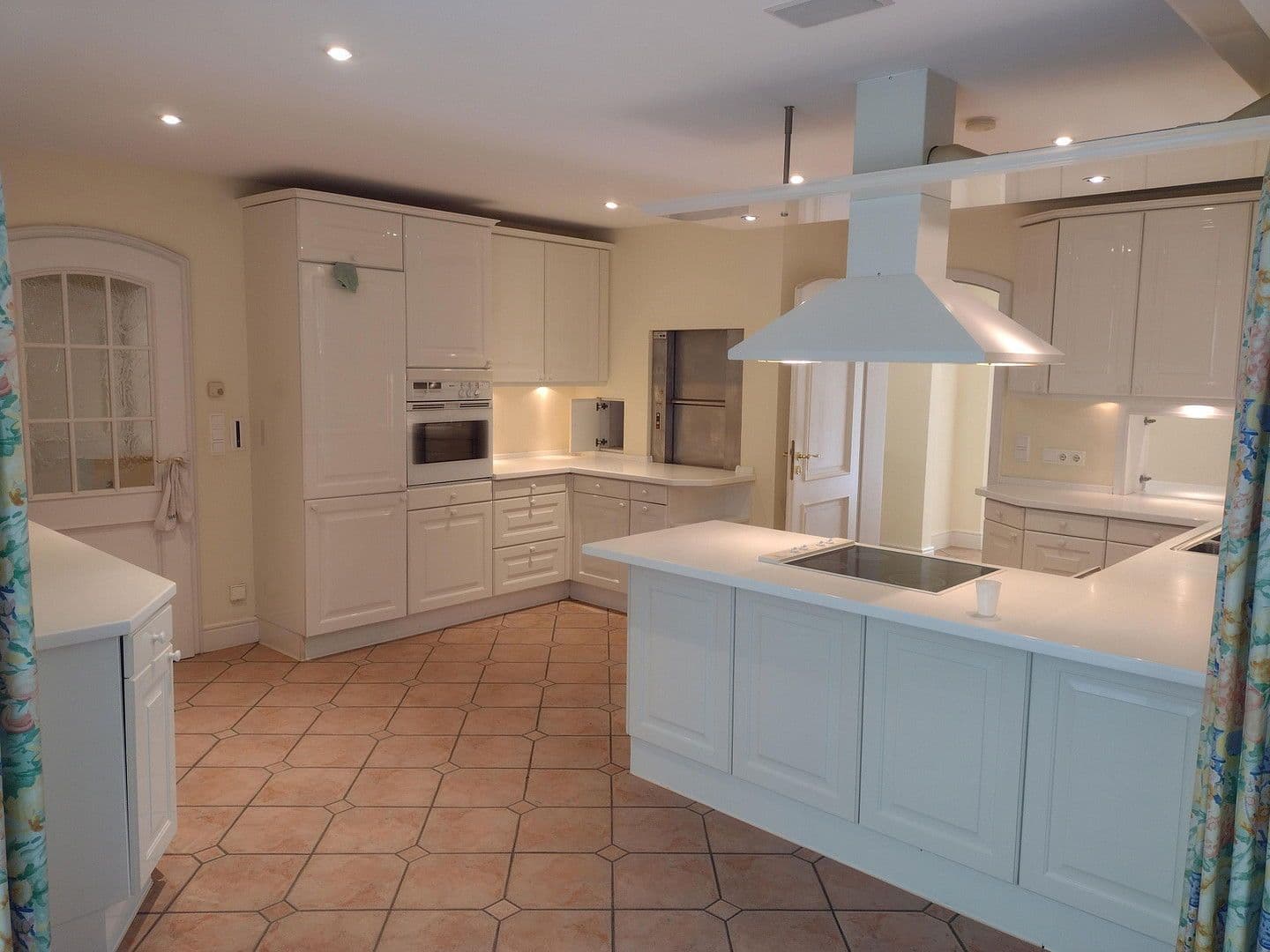 Pronájem domu 357 m², pozemek 1.008 m², Hamburg, Hamburg Pronájem domu 357 m², pozemek 1.008 m², Hamburg, Hamburg