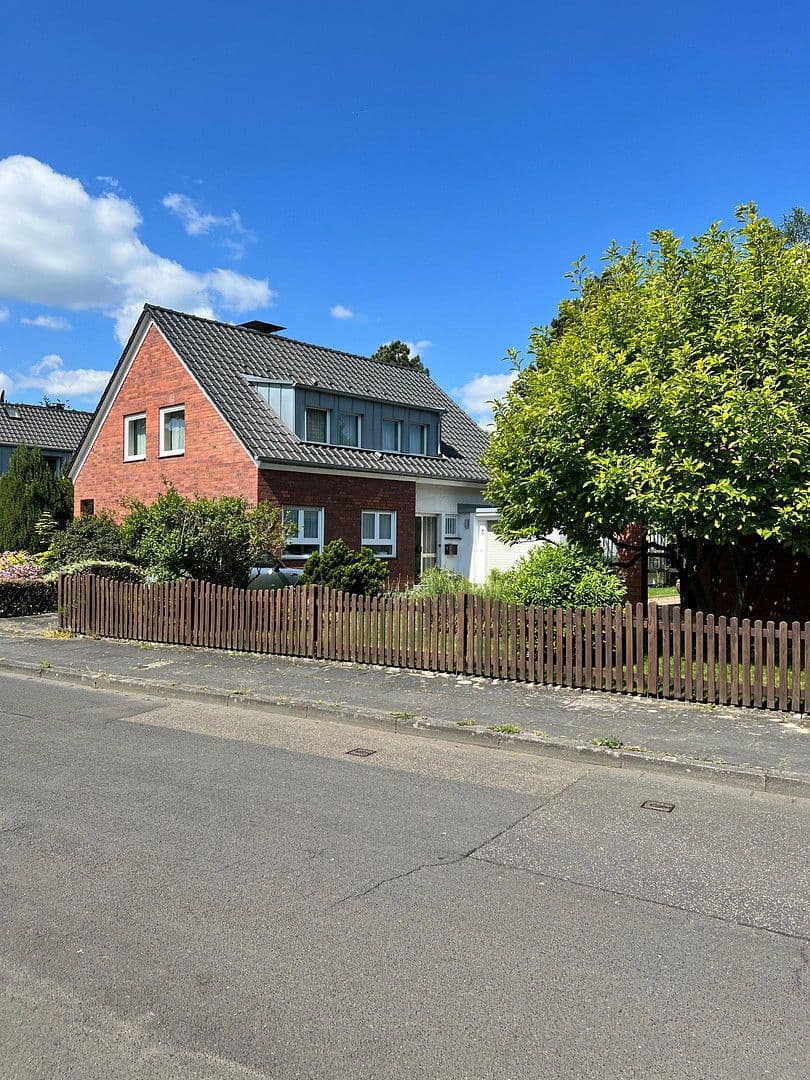 Prodej domu 140 m², pozemek 835 m², Bonn, Severní Porýní-Vestfálsko Prodej domu 140 m², pozemek 835 m², Bonn, Severní Porýní-Vestfálsko