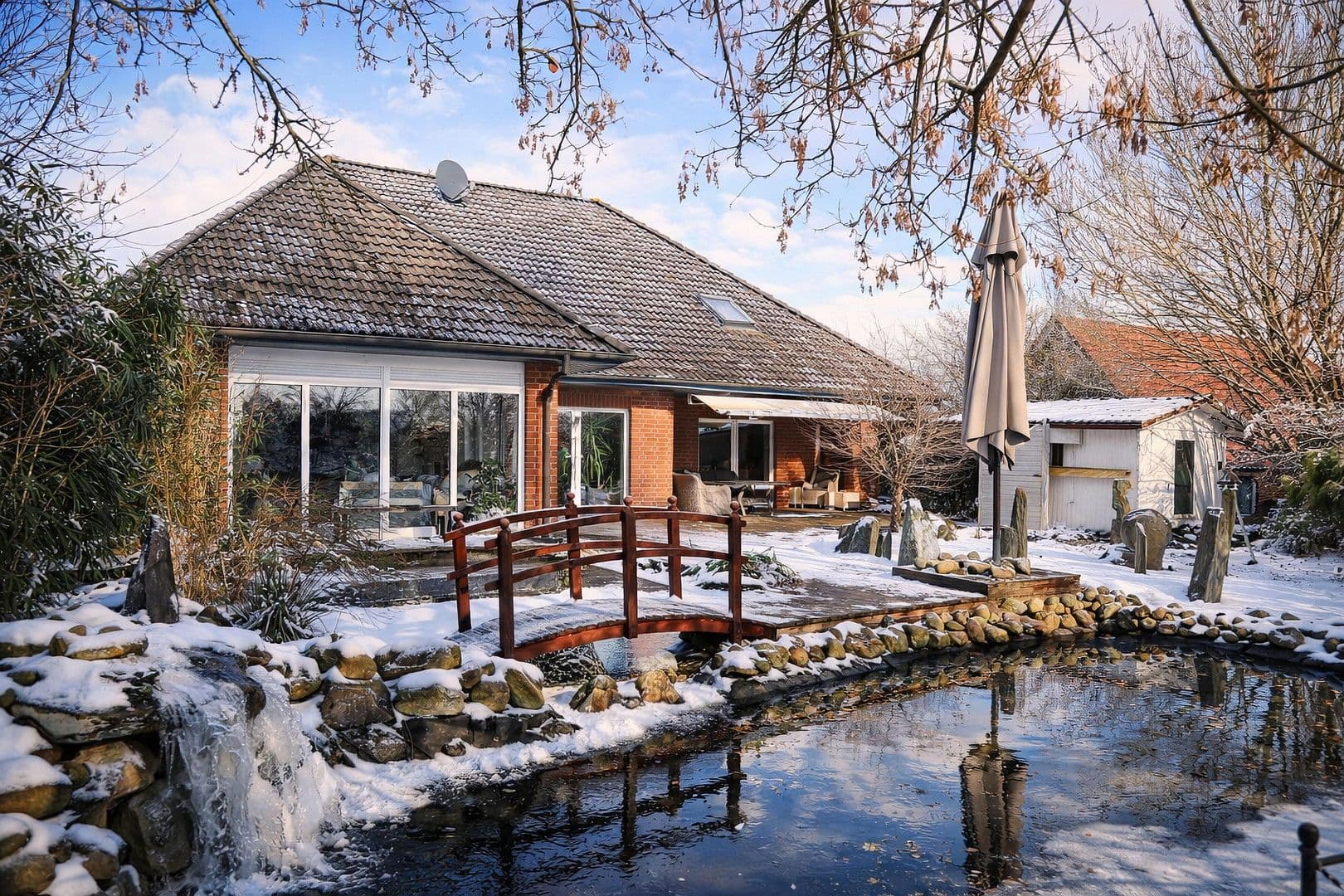 Prodej domu 244 m², pozemek 1.155 m², Sandhörn 15, Grünendeich, Dolní Sasko Prodej domu 244 m², pozemek 1.155 m², Sandhörn 15, Grünendeich, Dolní Sasko