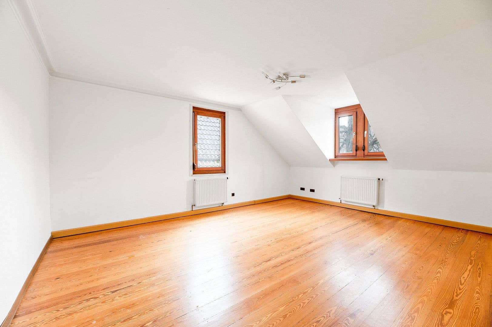 Prodej bytu 4+1 96 m², Esslingen am Neckar, Bádensko-Württembersko Prodej bytu 4+1 96 m², Esslingen am Neckar, Bádensko-Württembersko