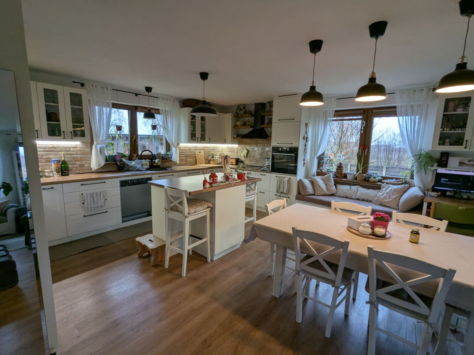 Prodej domu 195 m², pozemek 5.647 m², V sadech, Rožmitál pod Třemšínem, Středočeský kraj Prodej domu 195 m², pozemek 5.647 m², V sadech, Rožmitál pod Třemšínem, Středočeský kraj