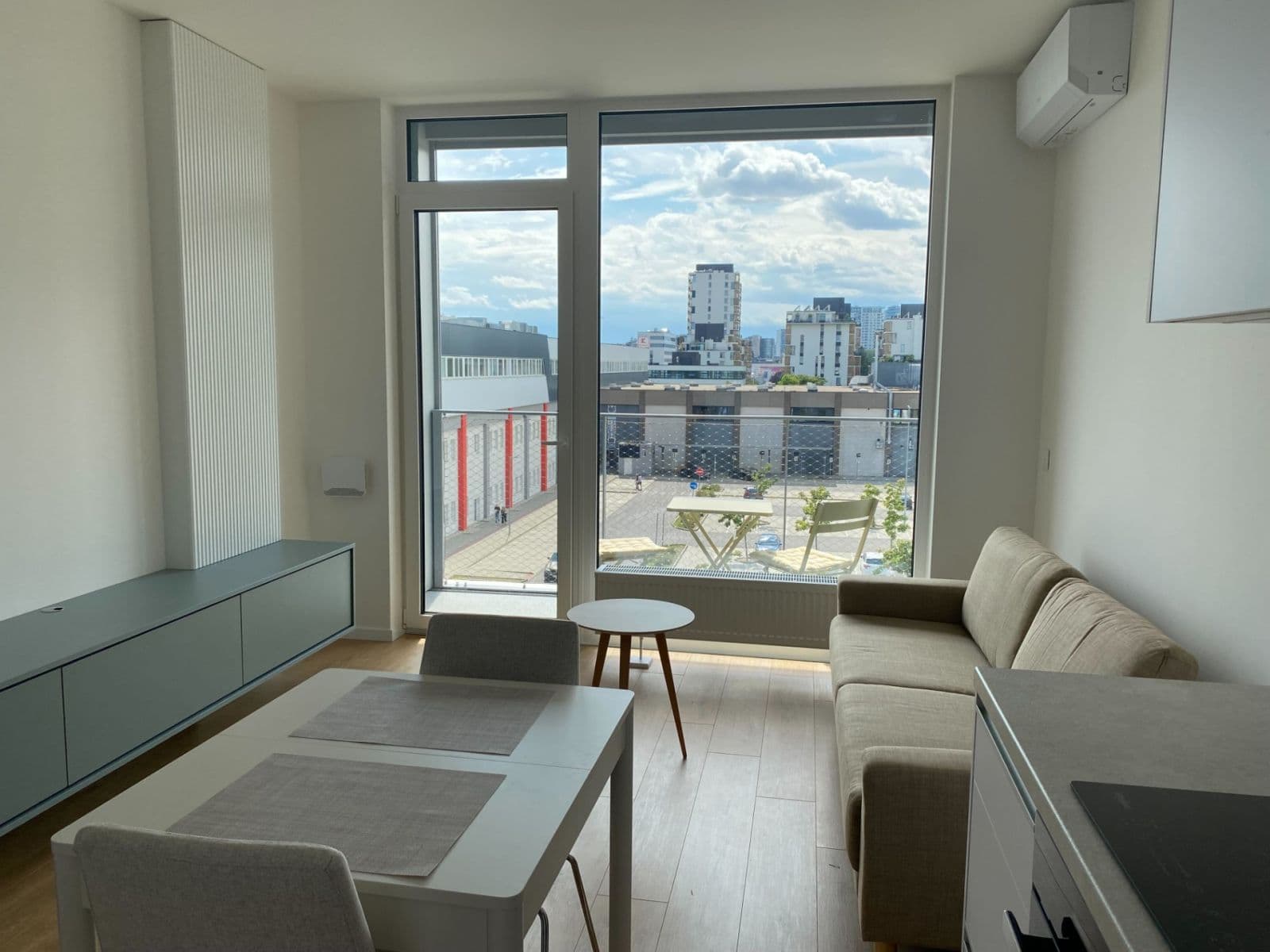 Pronájem bytu 1+1 34 m², Rožňavská, Nové Mesto, Bratislavský kraj Pronájem bytu 1+1 34 m², Rožňavská, Nové Mesto, Bratislavský kraj