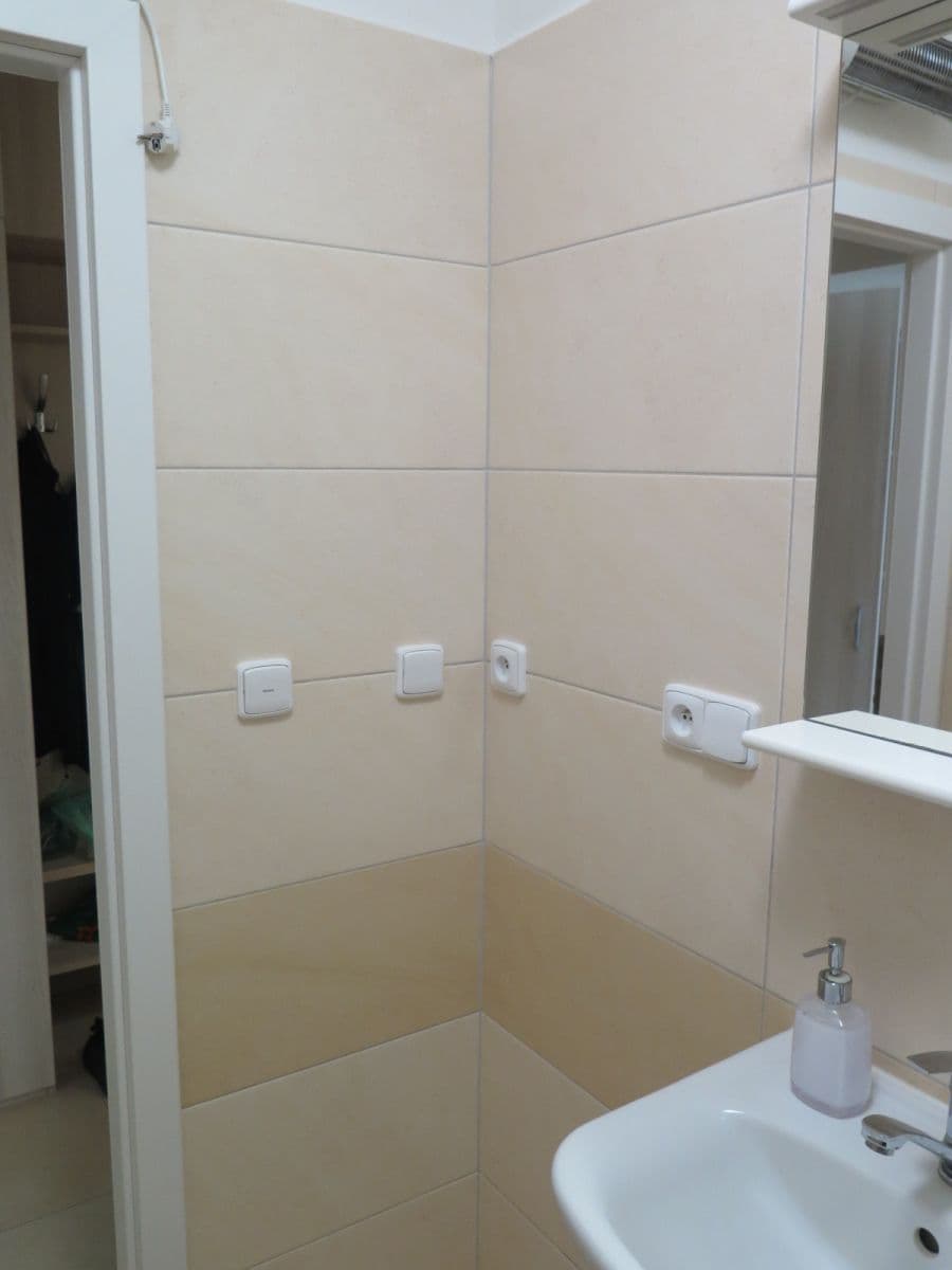 Pronájem bytu 2+kk 41 m², U Valu, Praha, Praha Pronájem bytu 2+kk 41 m², U Valu, Praha, Praha