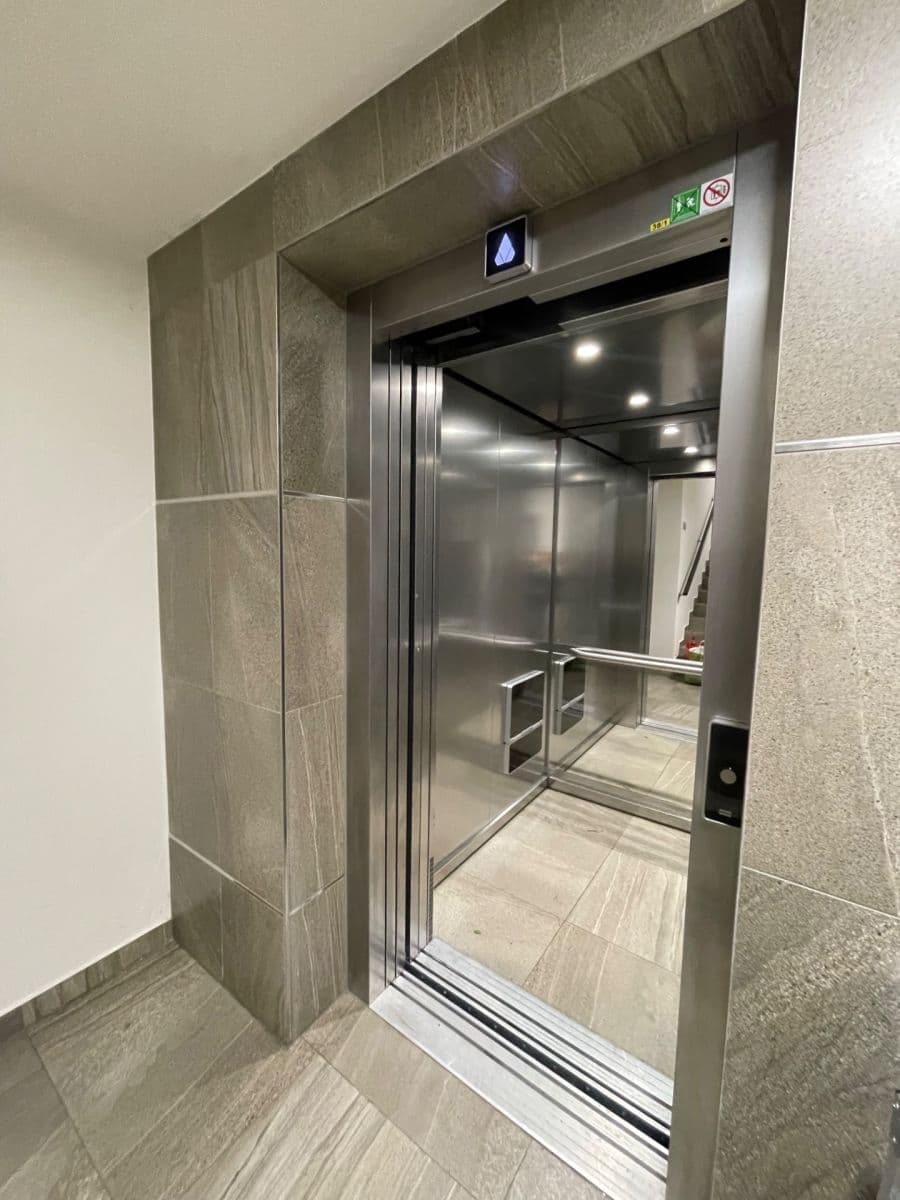 Pronájem bytu 2+kk 62 m², Vojenova, Praha, Praha Pronájem bytu 2+kk 62 m², Vojenova, Praha, Praha