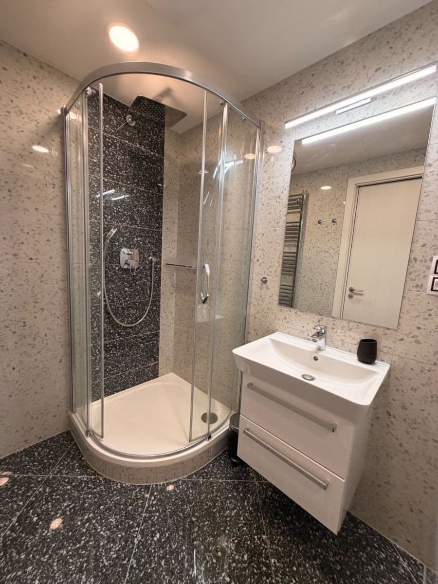 Pronájem bytu 2+kk 62 m², Vojenova, Praha, Praha Pronájem bytu 2+kk 62 m², Vojenova, Praha, Praha