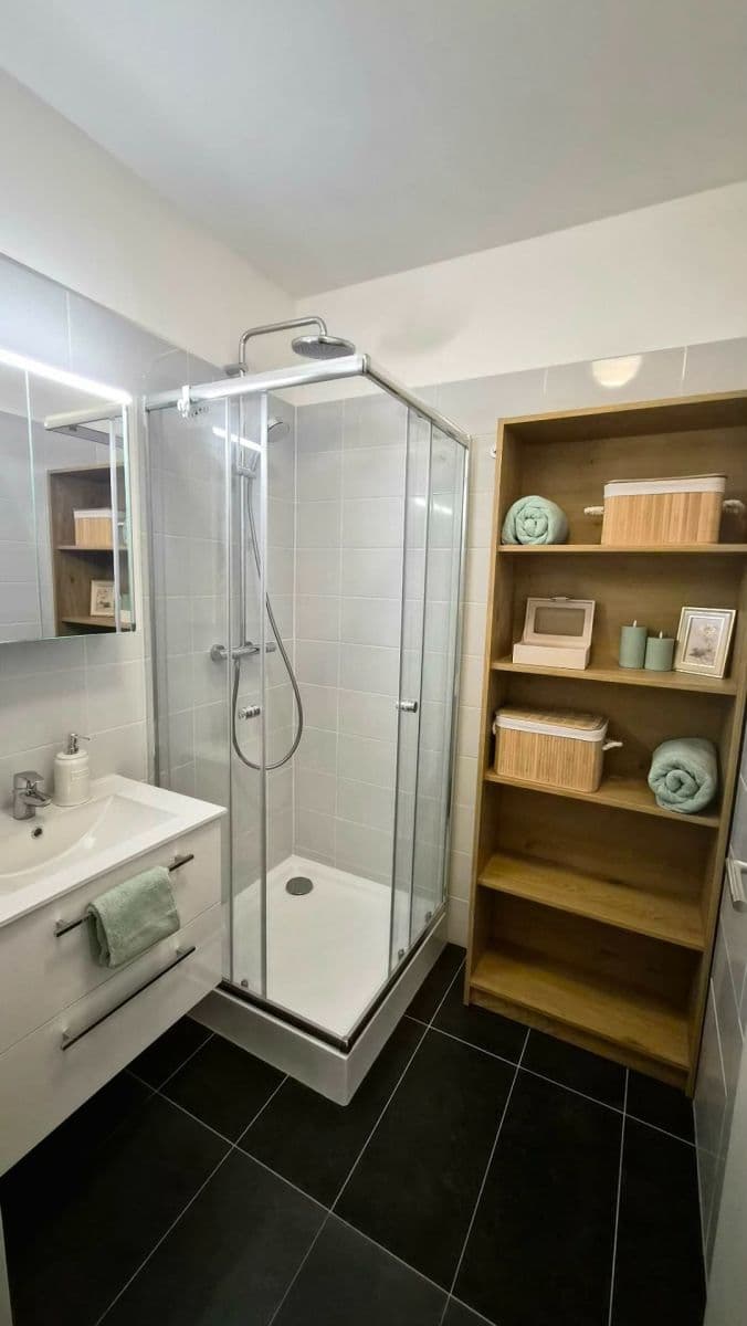 Pronájem bytu 2+kk 65 m², Zlochova, Praha, Praha Pronájem bytu 2+kk 65 m², Zlochova, Praha, Praha