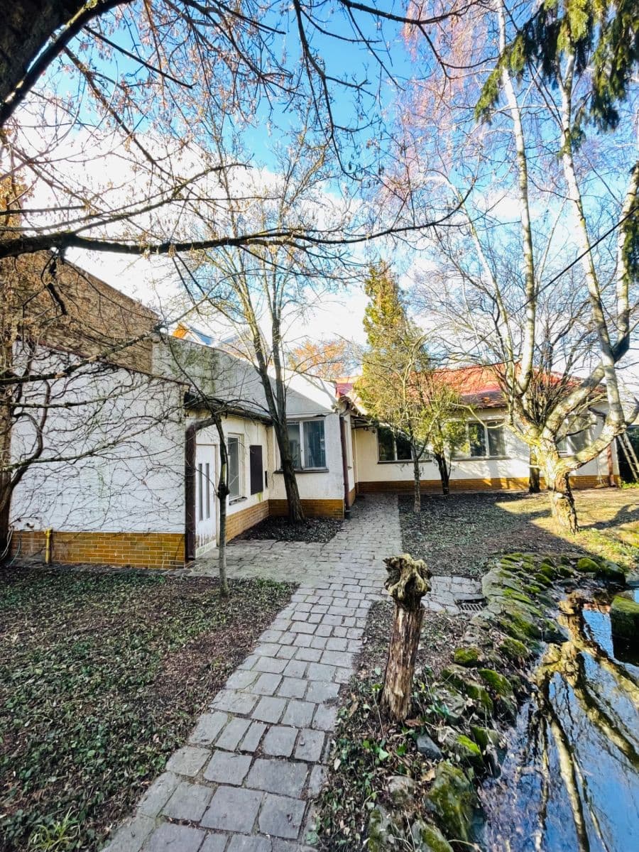 Prodej domu 174 m², pozemek 593 m², Sládkovičova, Lučenec, Banskobystrický kraj Prodej domu 174 m², pozemek 593 m², Sládkovičova, Lučenec, Banskobystrický kraj