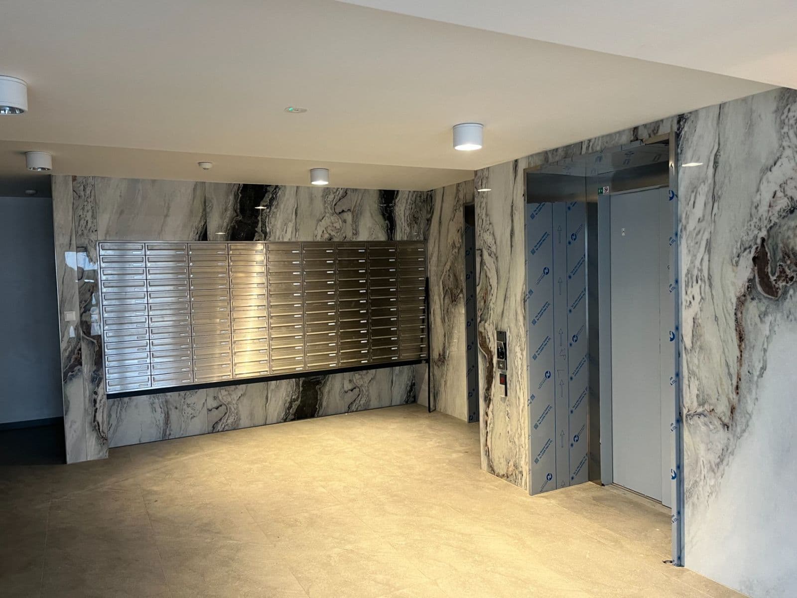 Pronájem bytu 1+kk 36 m², Pod Harfou, Praha, Praha Pronájem bytu 1+kk 36 m², Pod Harfou, Praha, Praha