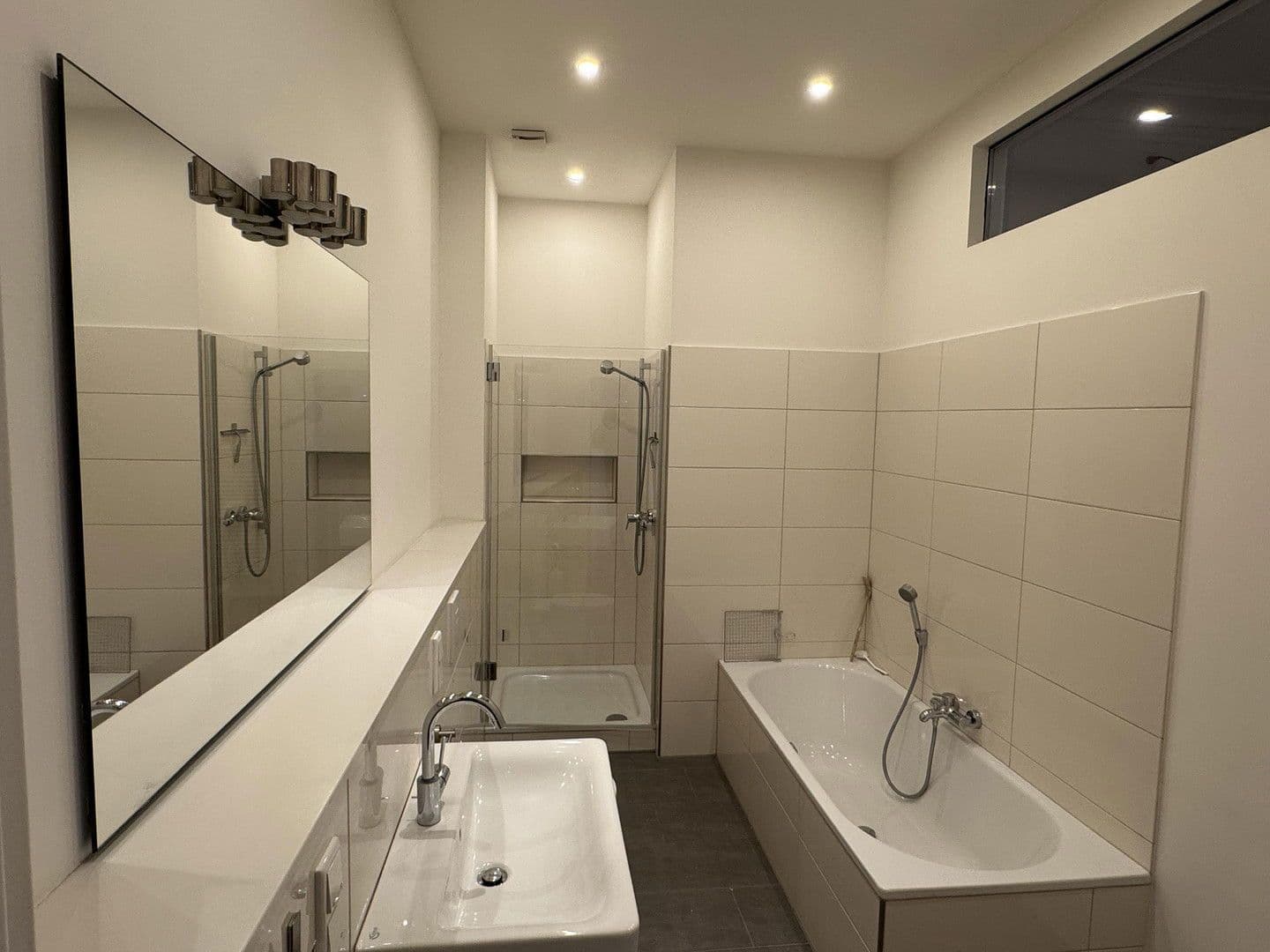 Pronájem bytu 4+1 112 m², Trimbornstrasse, Köln, Severní Porýní-Vestfálsko Pronájem bytu 4+1 112 m², Trimbornstrasse, Köln, Severní Porýní-Vestfálsko