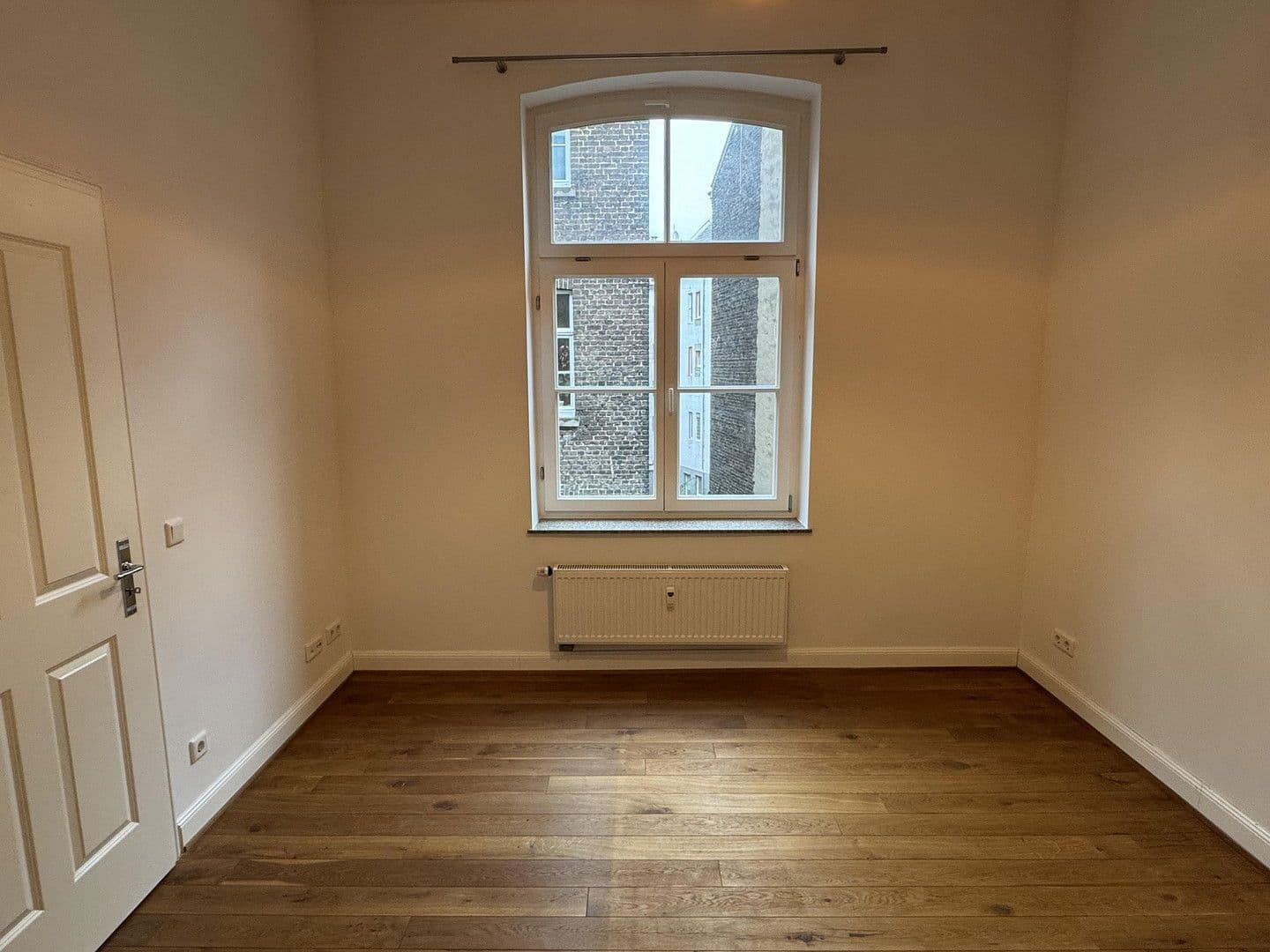 Pronájem bytu 4+1 112 m², Trimbornstrasse, Köln, Severní Porýní-Vestfálsko Pronájem bytu 4+1 112 m², Trimbornstrasse, Köln, Severní Porýní-Vestfálsko