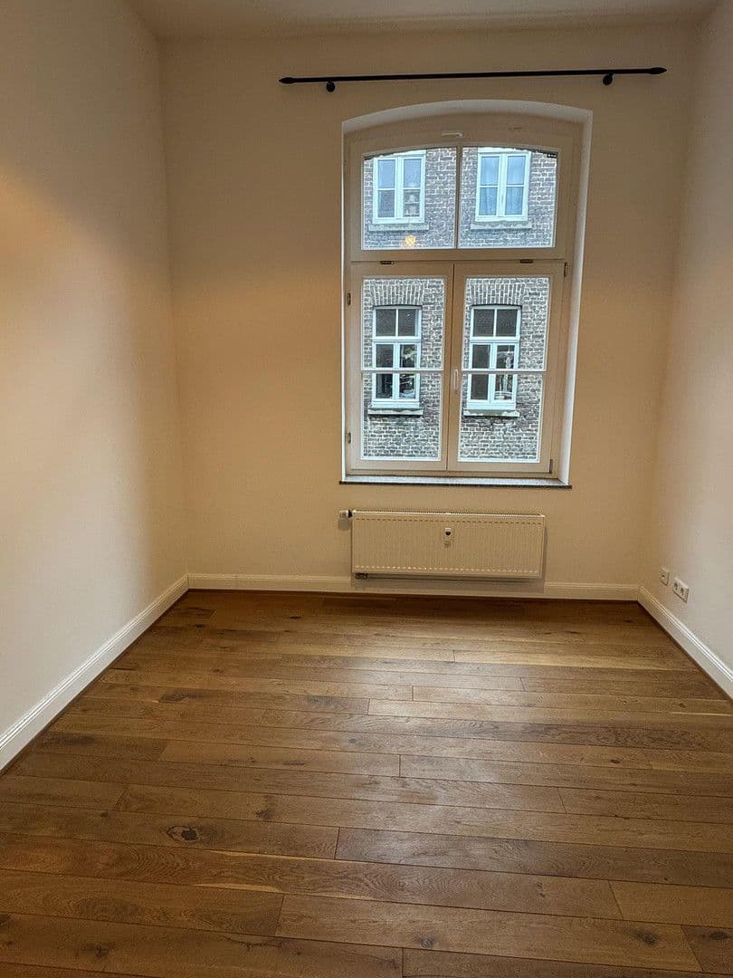 Pronájem bytu 4+1 112 m², Trimbornstrasse, Köln, Severní Porýní-Vestfálsko Pronájem bytu 4+1 112 m², Trimbornstrasse, Köln, Severní Porýní-Vestfálsko