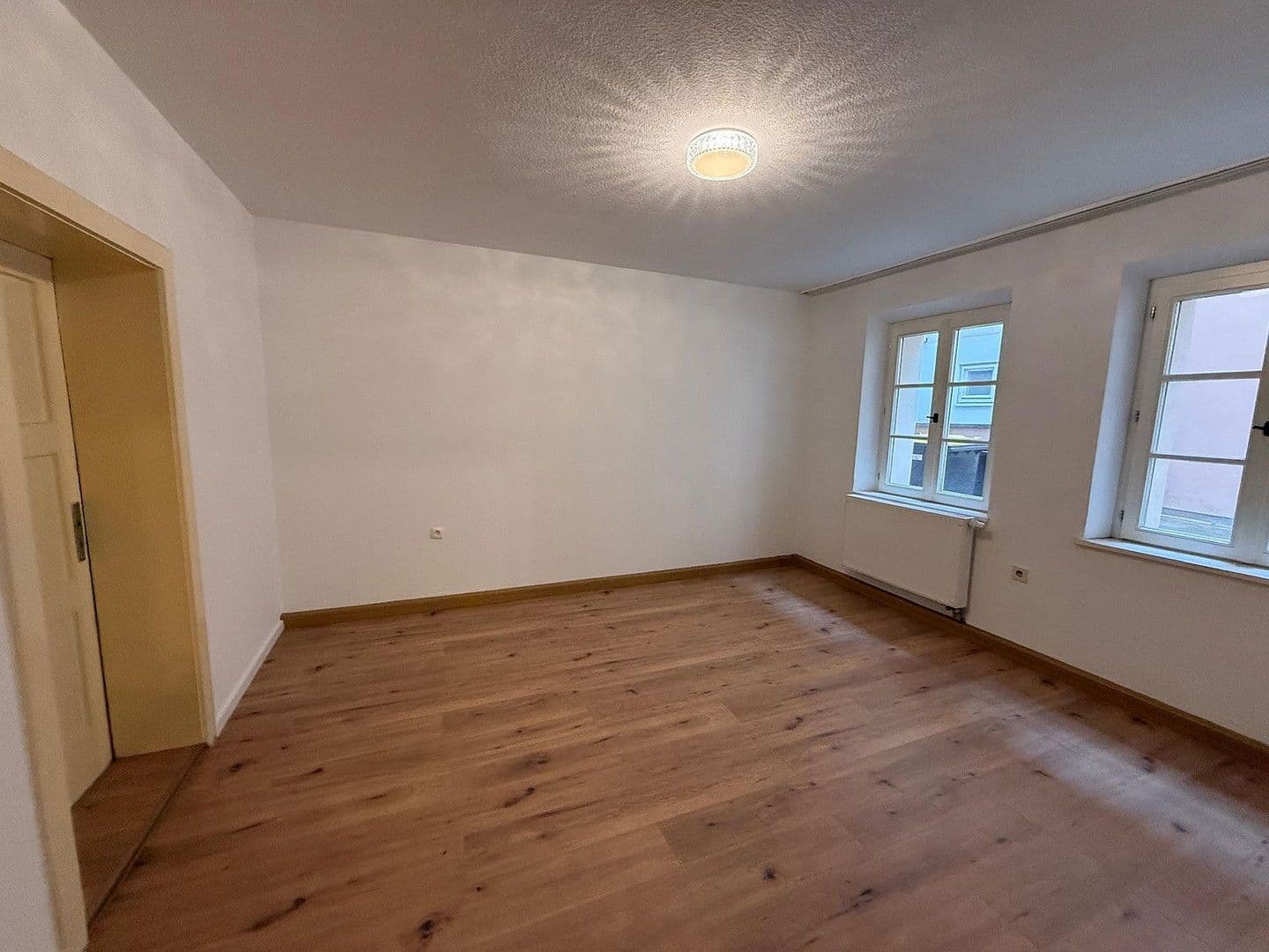 Pronájem bytu 2+1 62 m², Ludwigstr.48, Nürnberg, Bavorsko Pronájem bytu 2+1 62 m², Ludwigstr.48, Nürnberg, Bavorsko