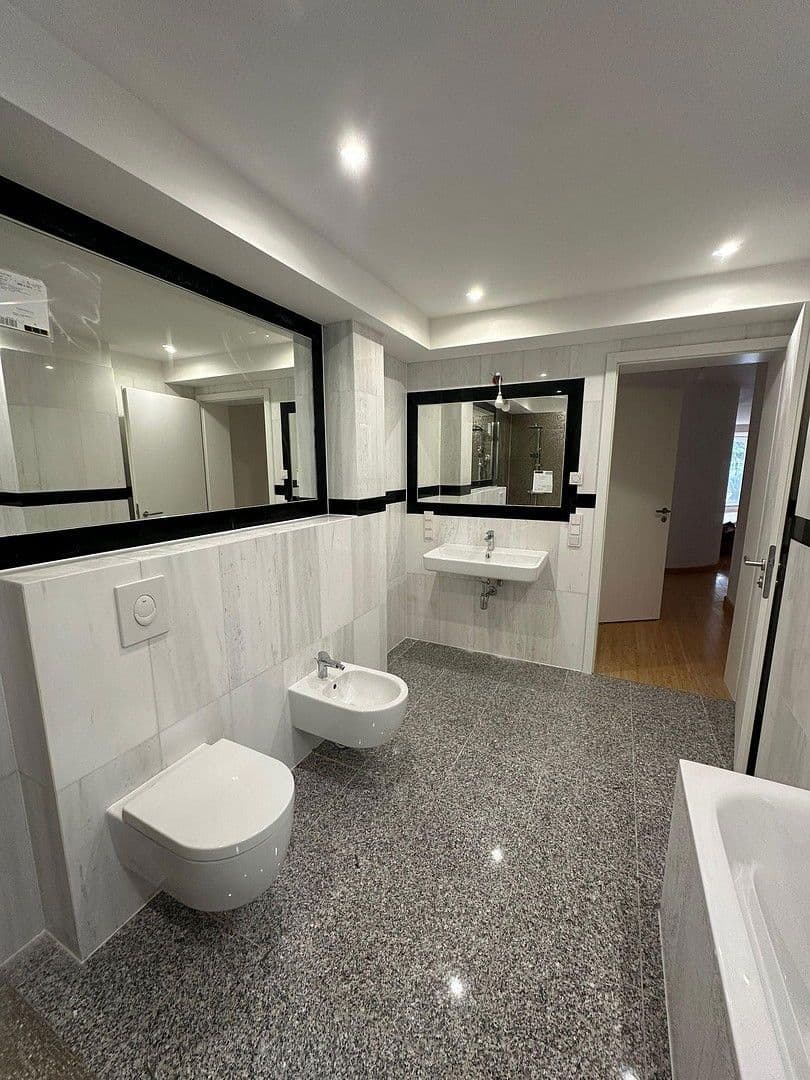 Pronájem bytu 3+1 115 m², Rauschener Allee 4, Berlin, Berlín Pronájem bytu 3+1 115 m², Rauschener Allee 4, Berlin, Berlín