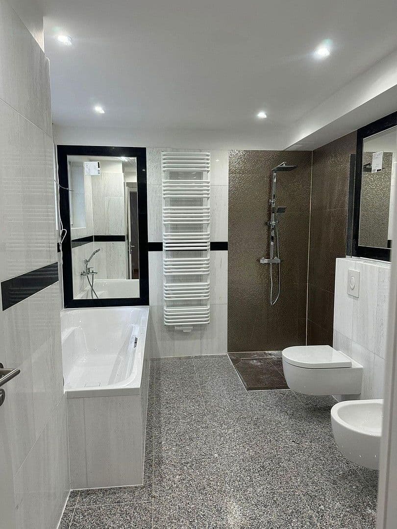 Pronájem bytu 3+1 115 m², Rauschener Allee 4, Berlin, Berlín Pronájem bytu 3+1 115 m², Rauschener Allee 4, Berlin, Berlín