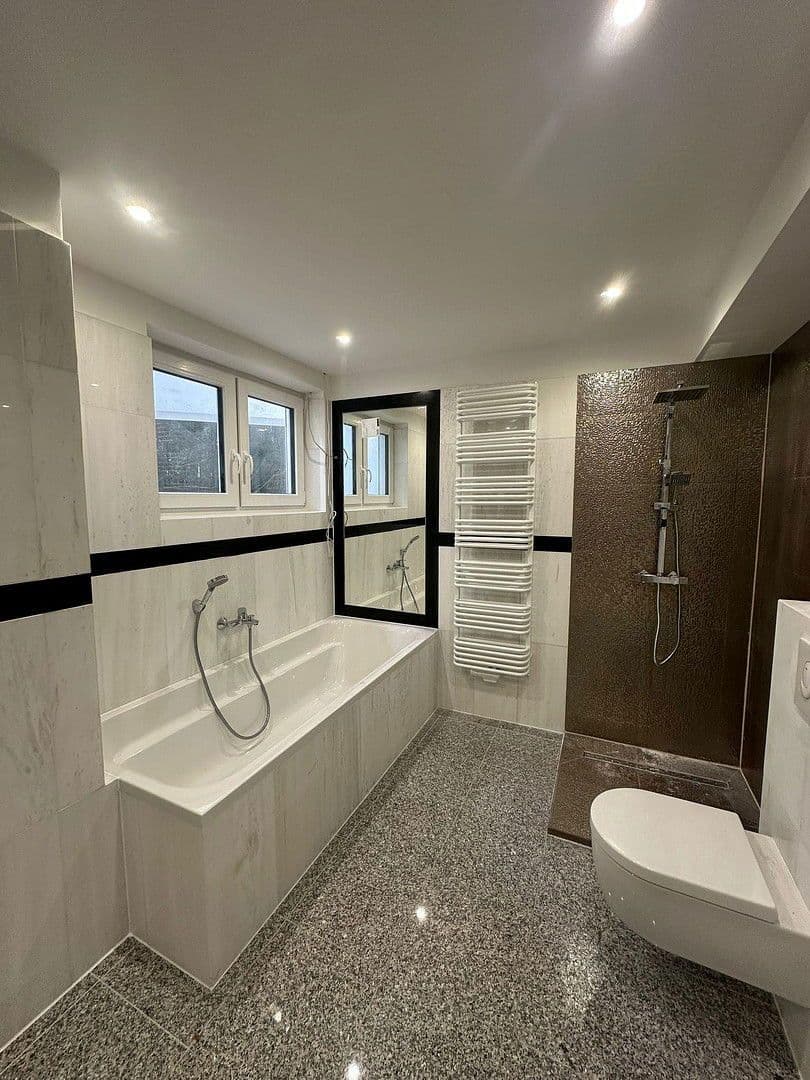 Pronájem bytu 3+1 115 m², Rauschener Allee 4, Berlin, Berlín Pronájem bytu 3+1 115 m², Rauschener Allee 4, Berlin, Berlín