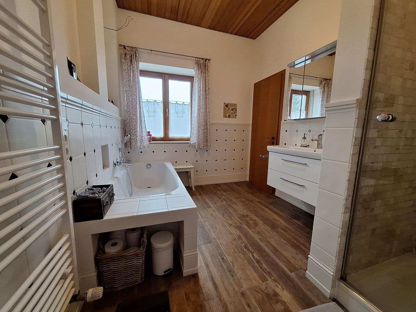 Prodej domu 300 m², pozemek 971 m², Dietfurt an der Altmühl, Bavorsko Prodej domu 300 m², pozemek 971 m², Dietfurt an der Altmühl, Bavorsko