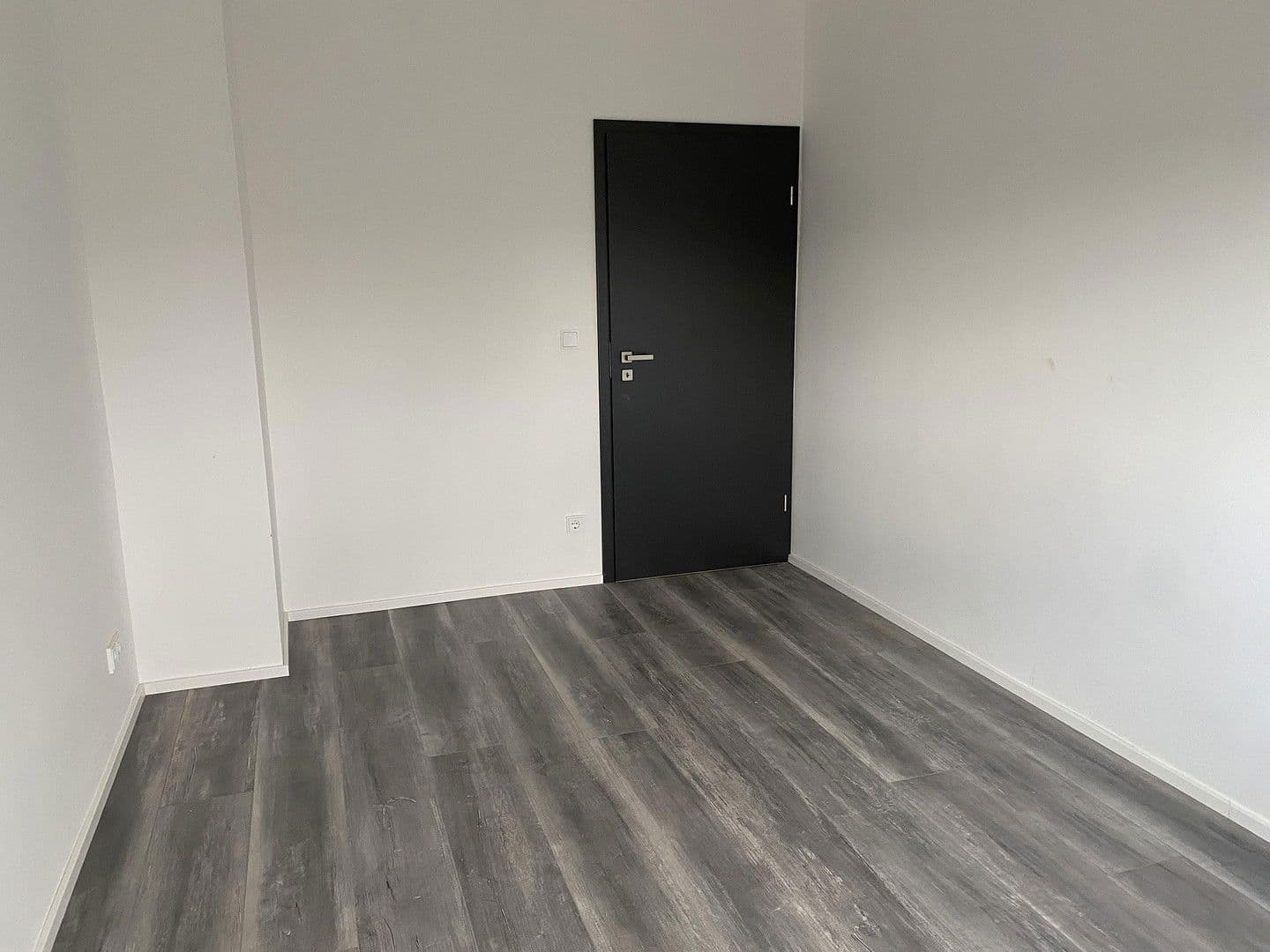 Prodej bytu 3+1 105 m², Schloßborner Straße 2, Frankfurt, Hessen Prodej bytu 3+1 105 m², Schloßborner Straße 2, Frankfurt, Hessen