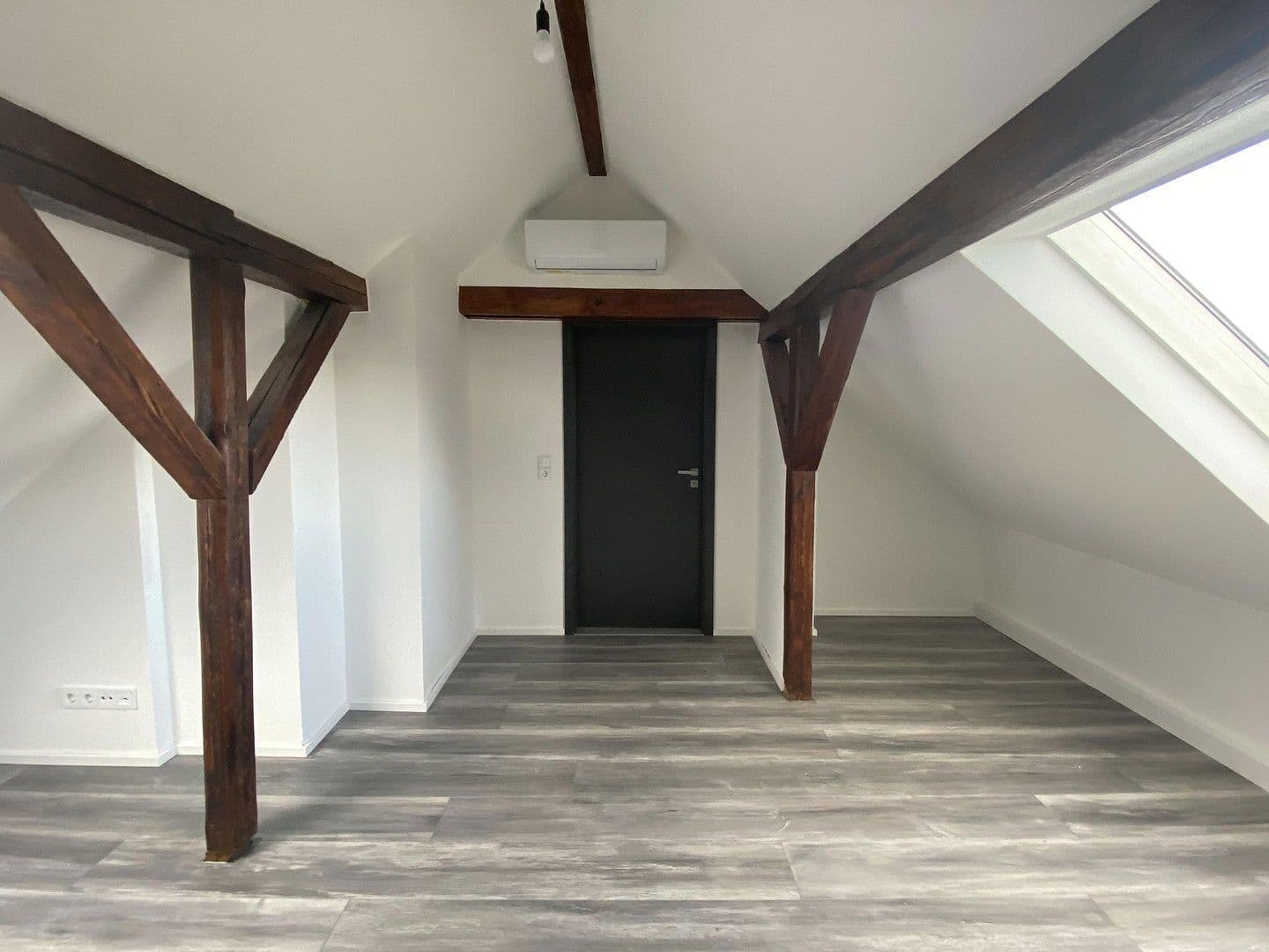 Prodej bytu 3+1 105 m², Schloßborner Straße 2, Frankfurt, Hessen Prodej bytu 3+1 105 m², Schloßborner Straße 2, Frankfurt, Hessen