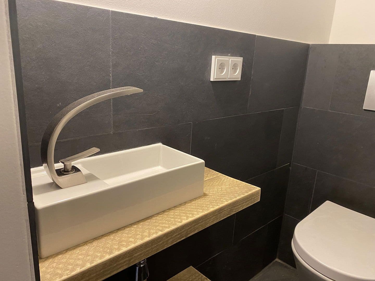 Prodej bytu 3+1 105 m², Schloßborner Straße 2, Frankfurt, Hessen Prodej bytu 3+1 105 m², Schloßborner Straße 2, Frankfurt, Hessen