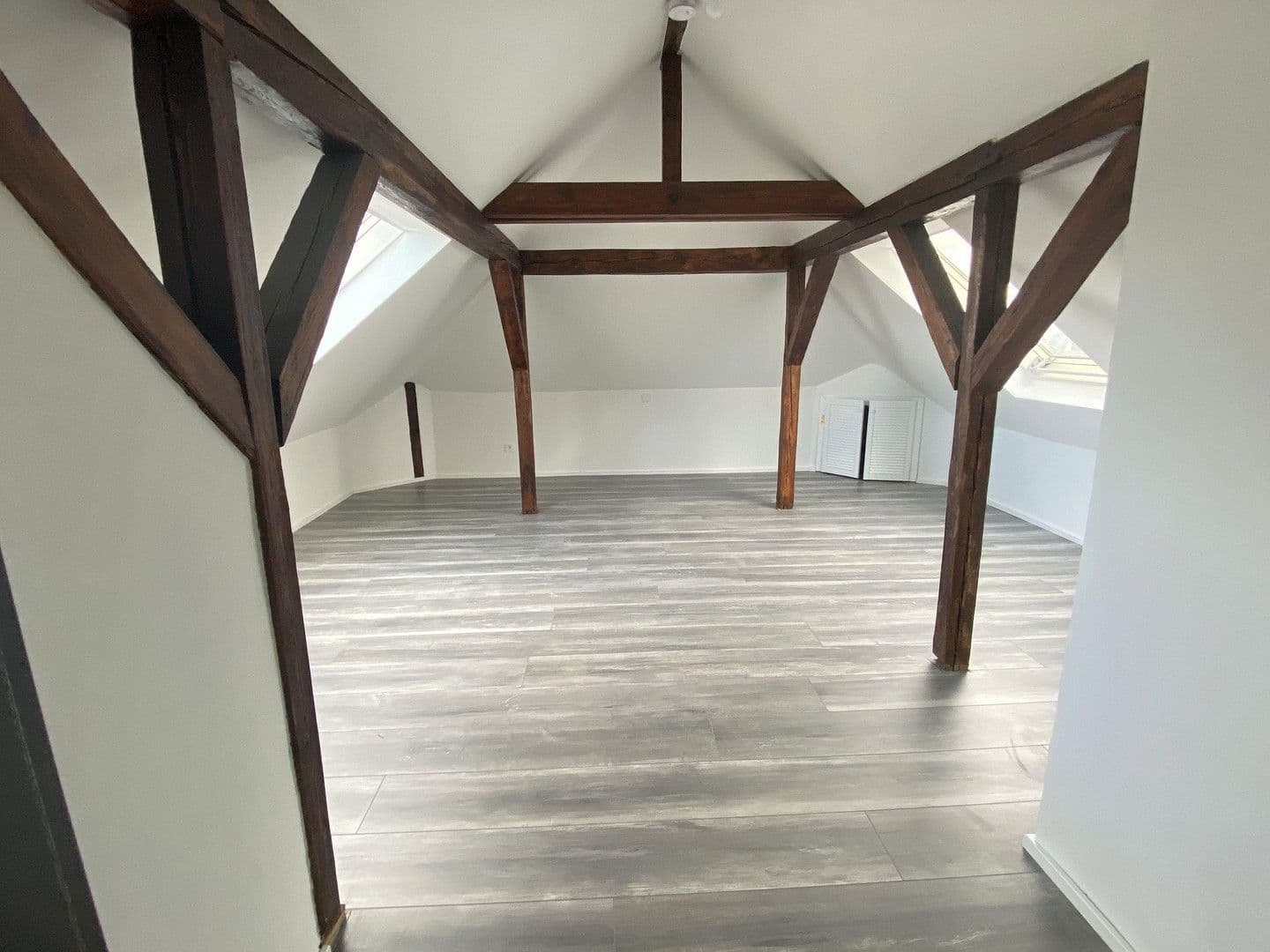 Prodej bytu 3+1 105 m², Schloßborner Straße 2, Frankfurt, Hessen Prodej bytu 3+1 105 m², Schloßborner Straße 2, Frankfurt, Hessen