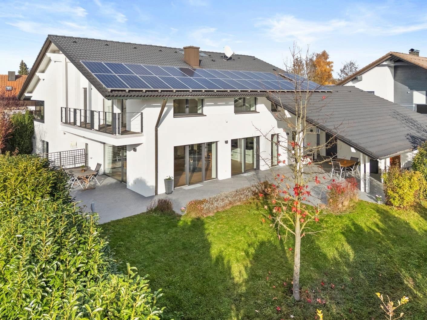 Prodej domu 303 m², pozemek 1.035 m², Bürgermeister-Huber-Straße 21, Loiching, Bavorsko Prodej domu 303 m², pozemek 1.035 m², Bürgermeister-Huber-Straße 21, Loiching, Bavorsko