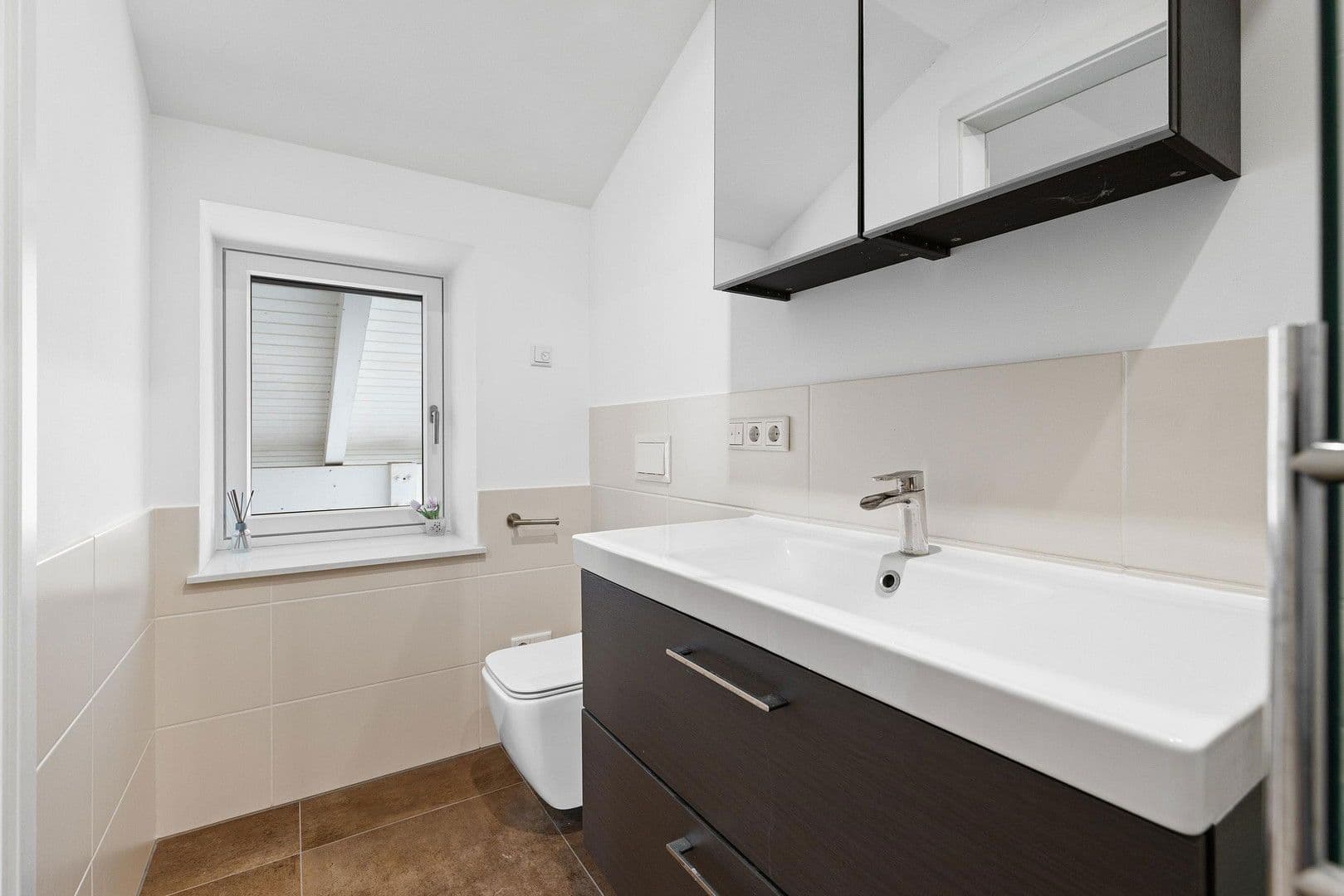 Prodej domu 303 m², pozemek 1.035 m², Bürgermeister-Huber-Straße 21, Loiching, Bavorsko Prodej domu 303 m², pozemek 1.035 m², Bürgermeister-Huber-Straße 21, Loiching, Bavorsko